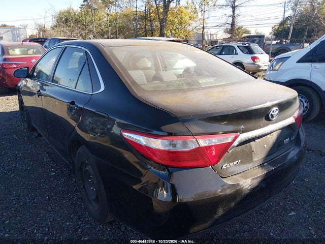 46443948 :رقم المزاد ، 4T1BD1FKXFU156104 vin ، 2015 Toyota Camry Hybrid Le مزاد بيع