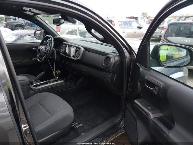 3TMAZ5CNXKM111010 Toyota Tacoma Trd Sport