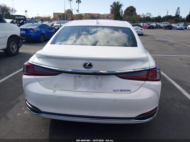 Lexus ES 300H 2020 58AD21B11LU005104 Image 16