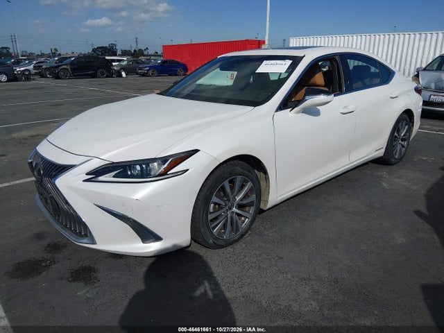 Lexus ES 300H 2020 58AD21B11LU005104 Image 2