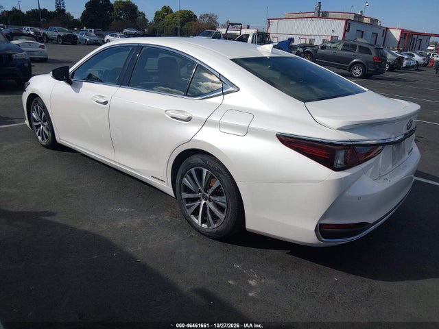 Lexus ES 300H 2020 58AD21B11LU005104 Image 3