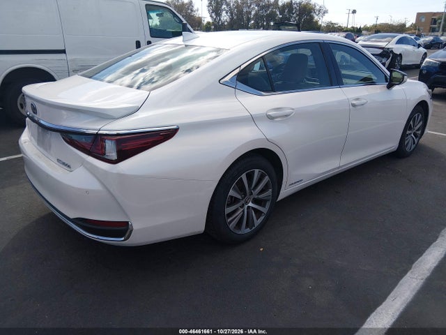 Lexus ES 300H 2020 58AD21B11LU005104 Image 4