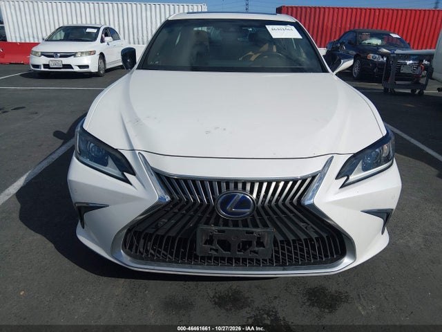 Lexus ES 300H 2020 58AD21B11LU005104 Image 6