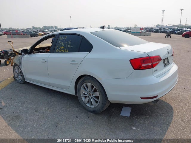3VW2K7AJXFM327933 Volkswagen 2015