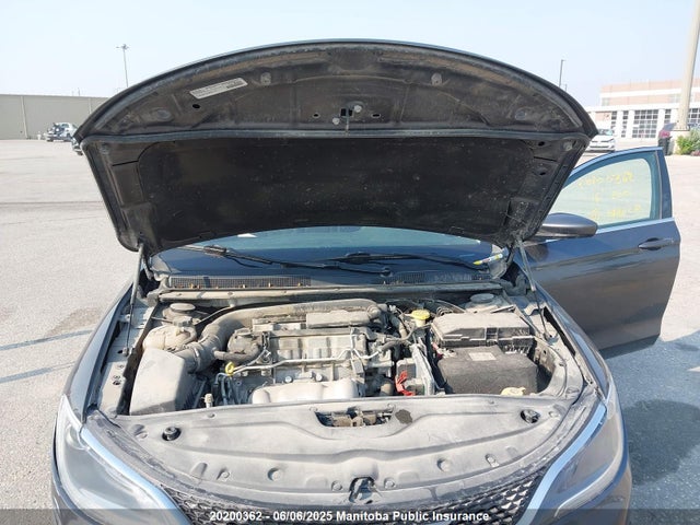1C3CCCFB0GN198028 Chrysler 200 LX