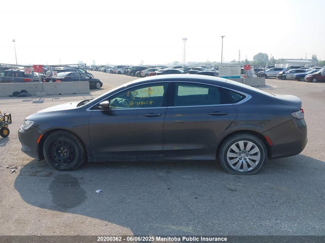 1C3CCCFB0GN198028 Chrysler 200 LX