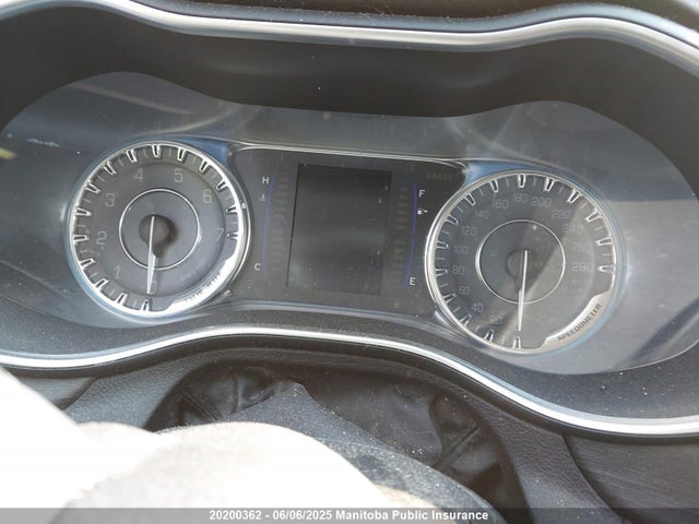 1C3CCCFB0GN198028 Chrysler 200 LX