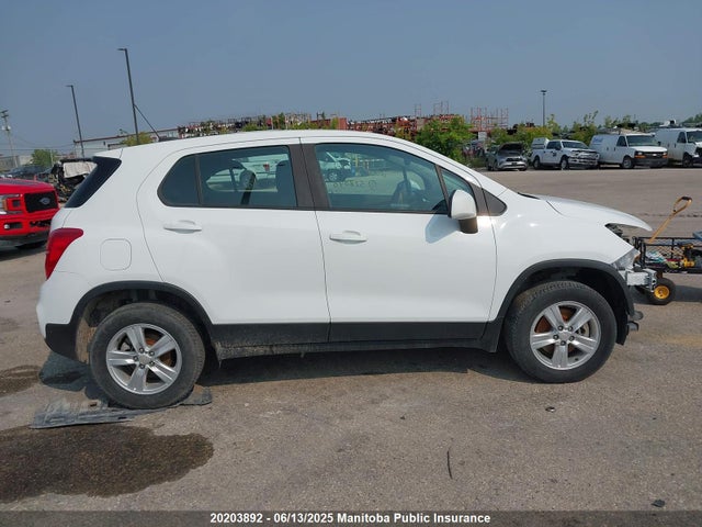 KL7CJNSM9NB528040 Chevrolet TRAX LS