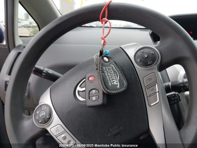 JTDZN3EU8FJ018383 Toyota PRIUS V