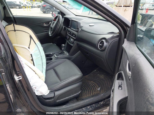 KM8K6CAA1JU142038 Hyundai Kona