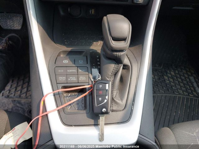 2T3B1RFVXRC481849 Toyota RAV4 LE
