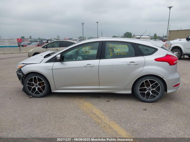 1FADP3K23FL331892 Ford FOCUS SE