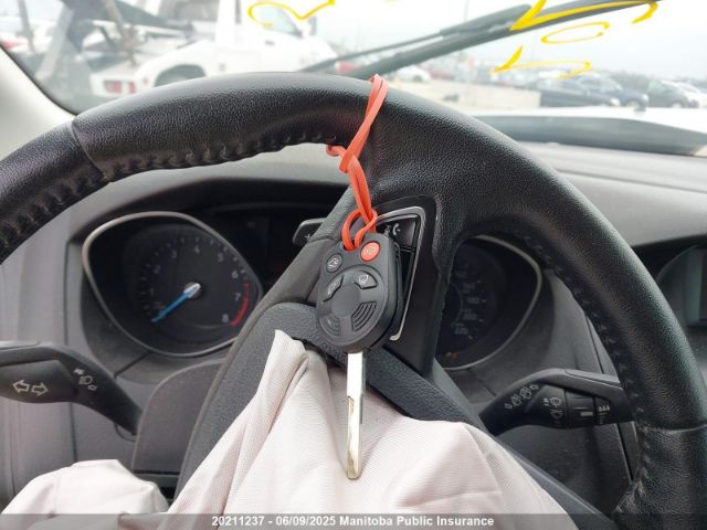 1FADP3K23FL331892 Ford FOCUS SE