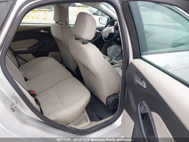 1FADP3K23FL331892 Ford FOCUS SE