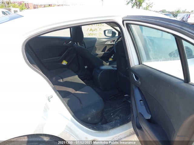 JM1BN1U77H1109861 Mazda pe