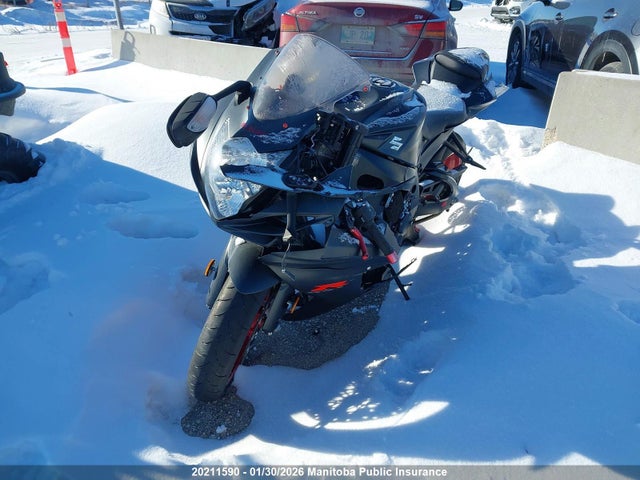 Suzuki GSX-R600 2017 JS1GN7FA8H2100494 Image 2