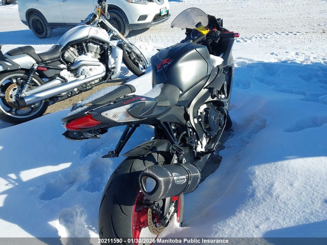 Suzuki GSX-R600 2017 JS1GN7FA8H2100494 Image 4