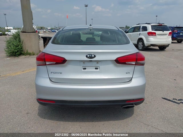 3KPFL4A89JE244235 KIA Forte Ex+