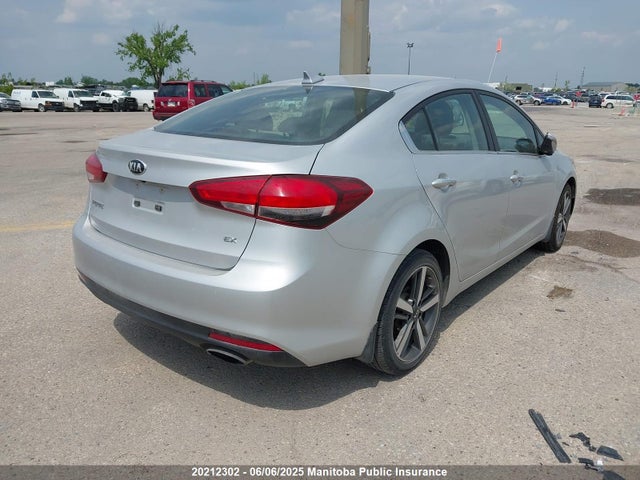 3KPFL4A89JE244235 KIA Forte Ex+