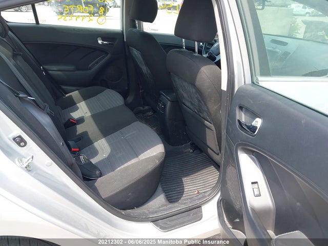 3KPFL4A89JE244235 KIA Forte Ex+