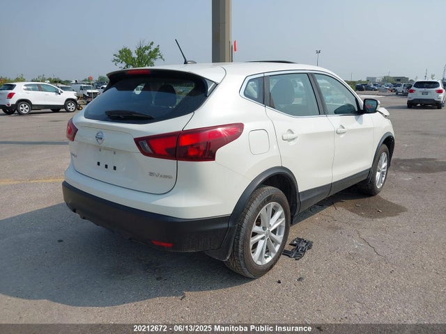 JN1BJ1CR6JW210335 Nissan Qashqai Sv