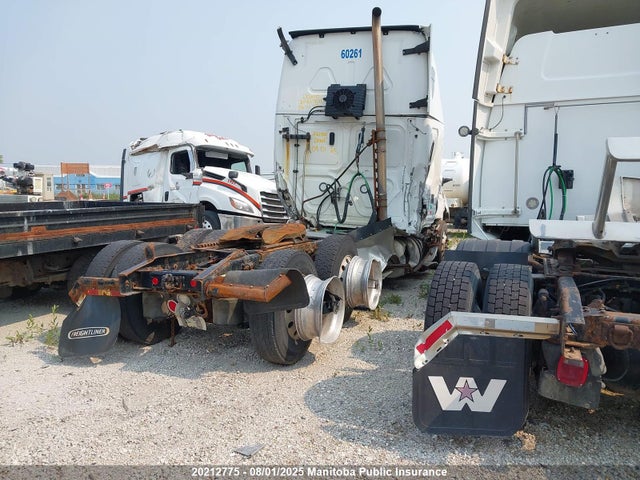 1FUJHHDR4NLMW7649 Freightliner Detroit Diesel Dd15