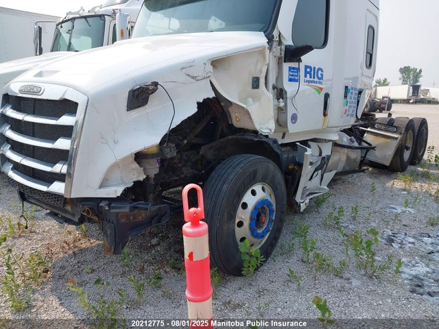 1FUJHHDR4NLMW7649 Freightliner Detroit Diesel Dd15