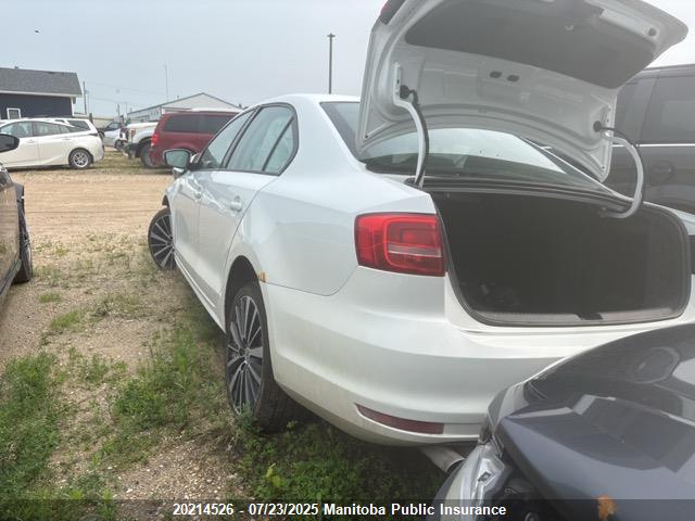 3VW1K7AJ3FM212490 Volkswagen 2015