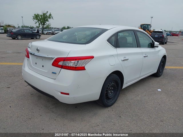 2015 Nissan Sentra 1.8 S მანქანა იყიდება აუქციონზე, vin: 3N1AB7AP1FL643281, აუქციონის ნომერი: 20215197