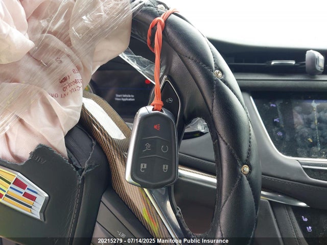 1GYKNFRS7LZ198975 Cadillac lgx