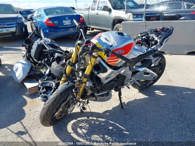 Aprilia Tuono 2017 ZD4KGU005HS000138 Image 2