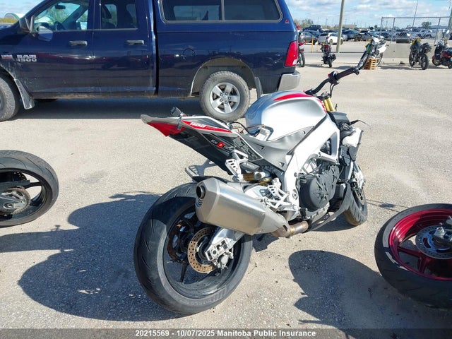 Aprilia Tuono 2017 ZD4KGU005HS000138 Image 4