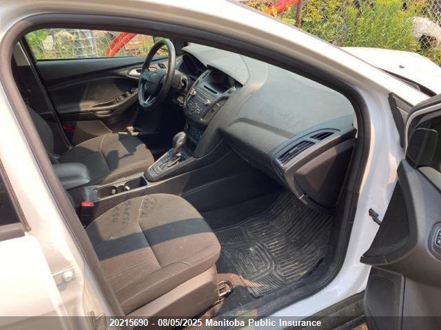 1FADP3K22HL300829 Ford FOCUS SE
