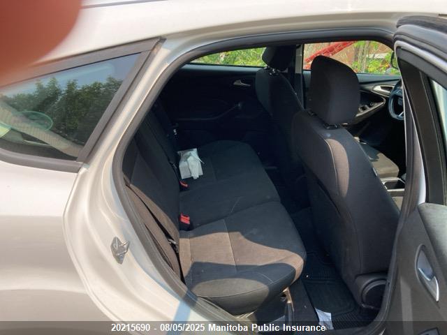 1FADP3K22HL300829 Ford FOCUS SE