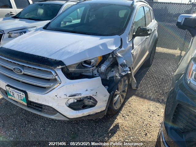 1FMCU9J91JUA00646 Ford Escape