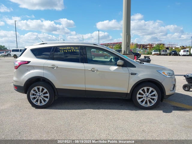 1FMCU9J96HUD31586 Ford 2017