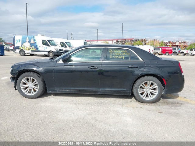 2C3CCAAG6HH585698 Chrysler 300