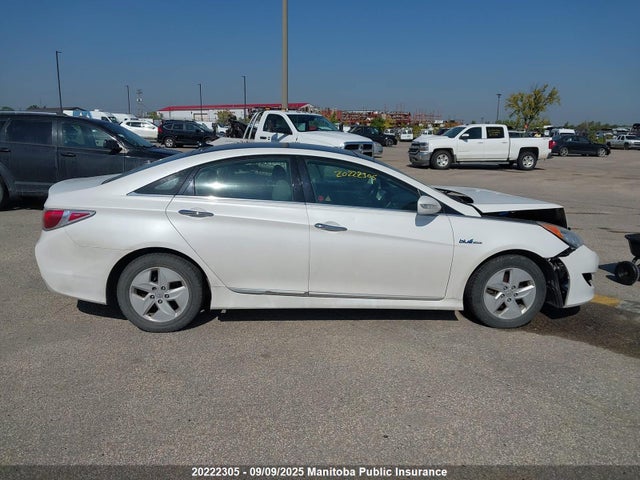 Hyundai 2014 2014 KMHEC4A42EA107375 Image 13