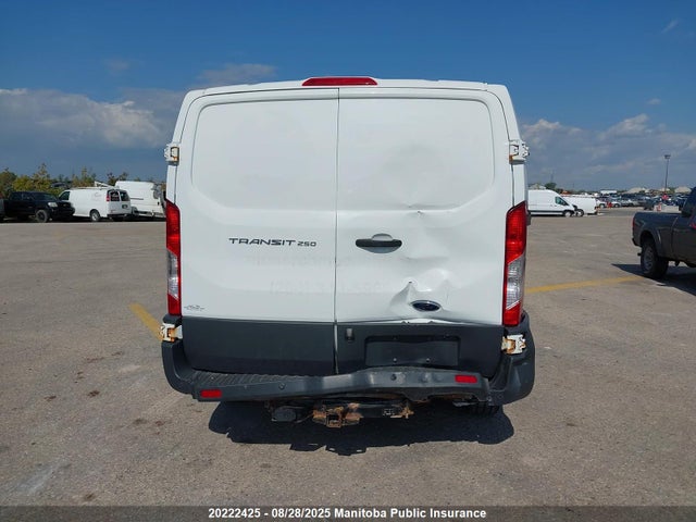 Ford Transit 2016 1FTYR1YM7GKA12912 Image 16