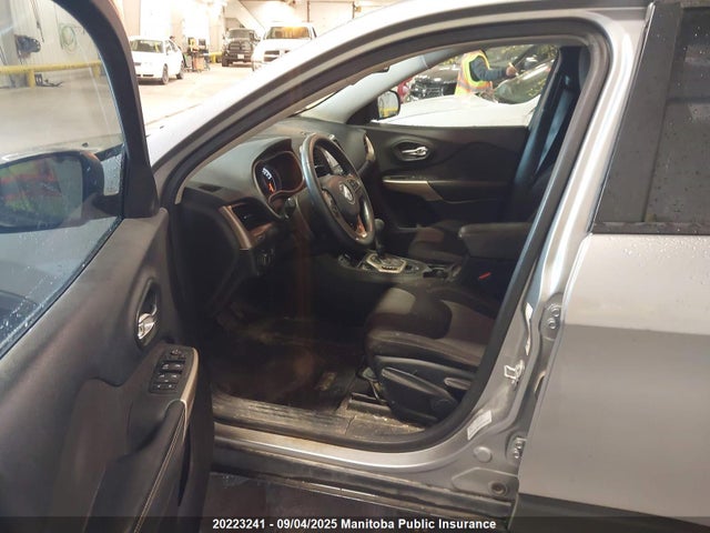 1C4PJLAB0HW630090 Jeep Cherokee