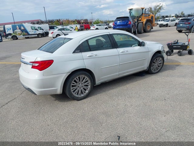 1C3CCBBG4EN137340 Chrysler 200