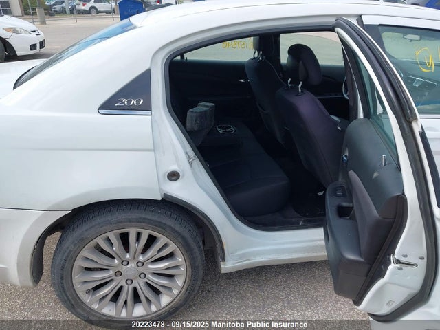1C3CCBBG4EN137340 Chrysler 200