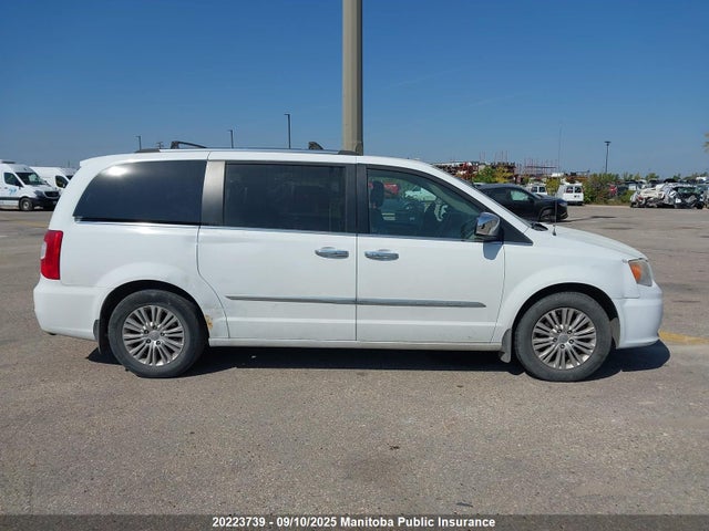 2C4RC1GG2ER387753 Chrysler Town and Country