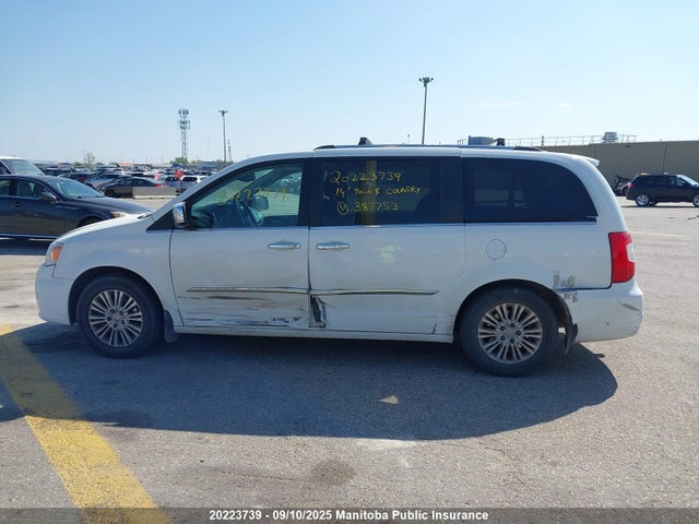 2C4RC1GG2ER387753 Chrysler Town and Country