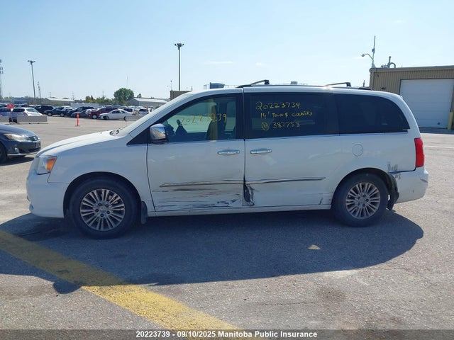 2C4RC1GG2ER387753 Chrysler Town and Country