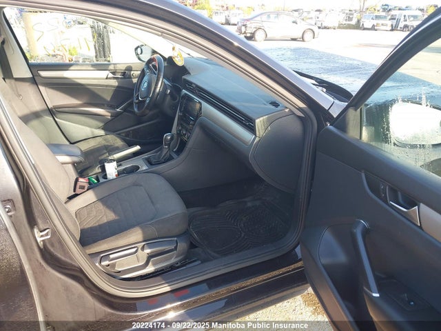 1VWAA7A34LC003342 Volkswagen Passat