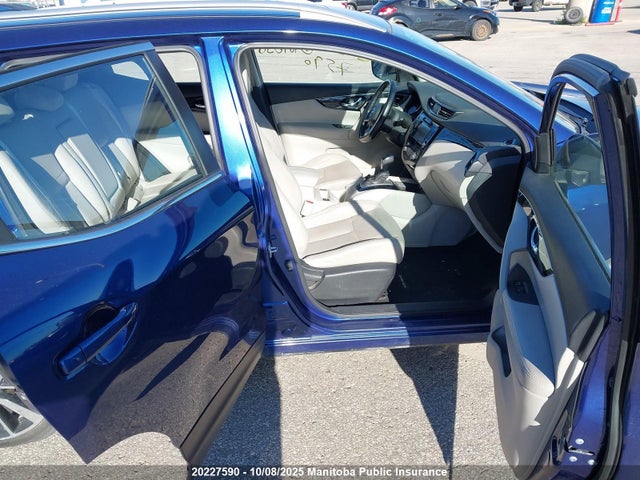 JN1BJ1CRXHW109650 Nissan 2017