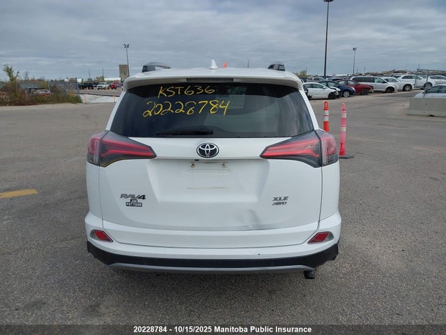 Toyota 2ar-fe 2018 2T3RFREV3JW775887 Image 15