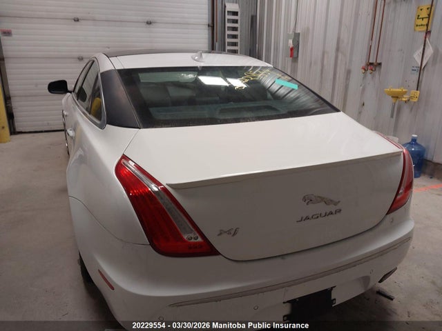 Jaguar XJ 2015 SAJXJ1CD5F8V84620 Image 16
