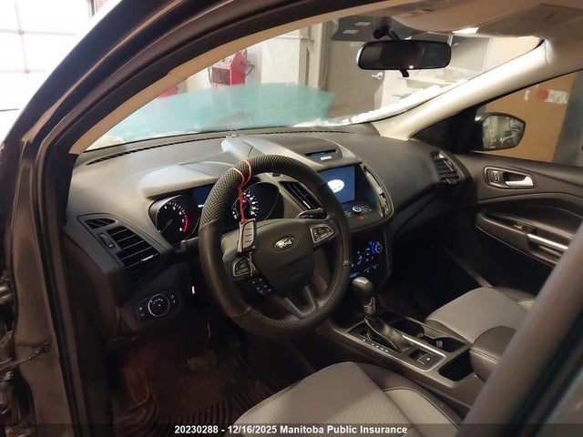 1FMCU9G98HUC82625 Ford Escape